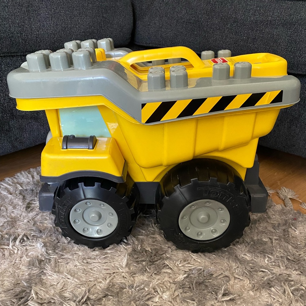 Tonka Interlocking Block Building Tow n Go Tuff Truck